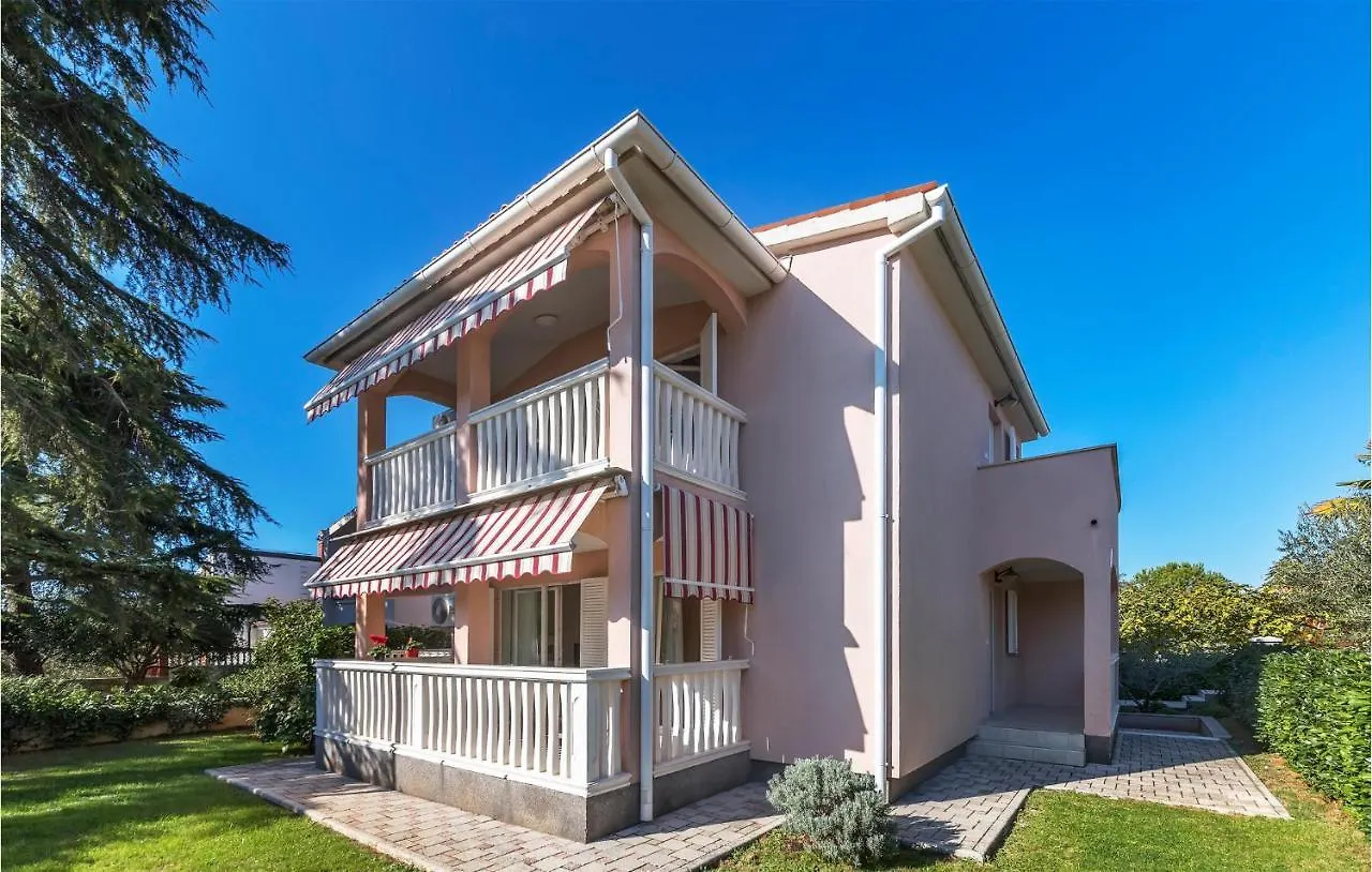בית נופש Awesome Home In Vodnjan With Kitchen