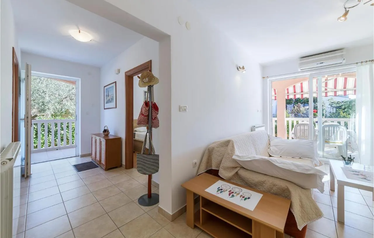 Awesome Home In Vodnjan With Kitchen
