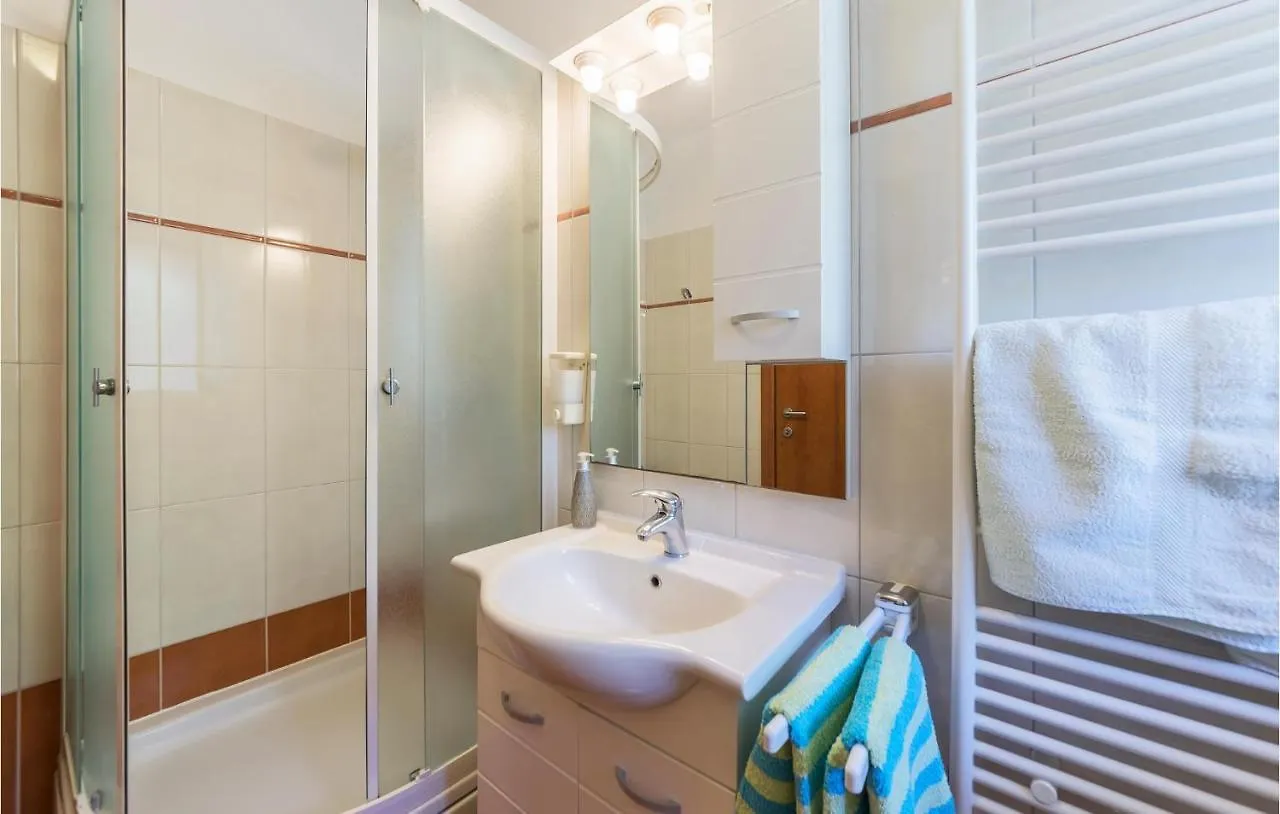 בית נופש Awesome Home In Vodnjan With Kitchen