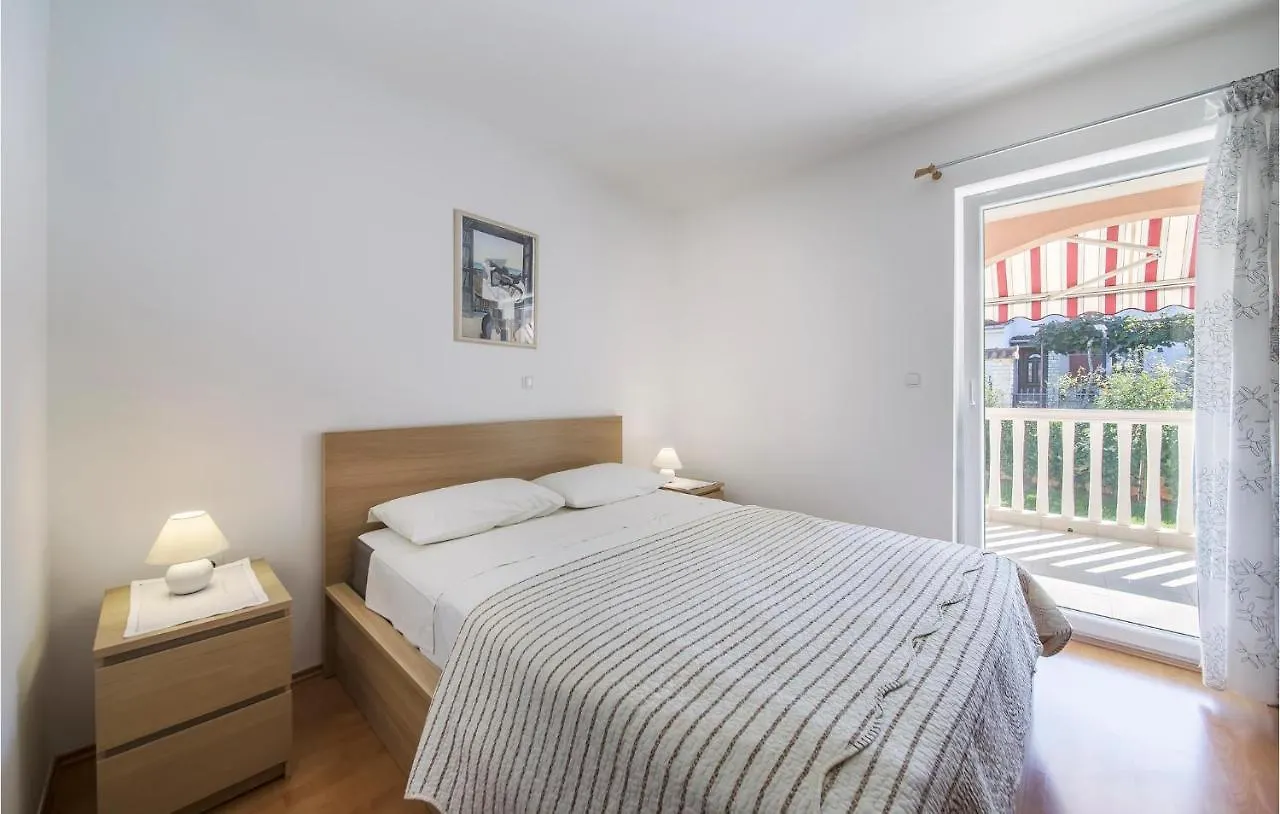 Awesome Home In Vodnjan With Kitchen בית נופש