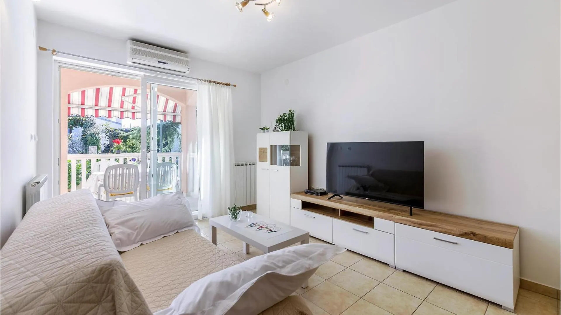 Awesome Home In Vodnjan With Kitchen בית נופש